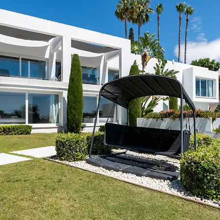 Vivi Homes -villa Carat Pool, Cinema, Golf & Terrace Villa Estepona