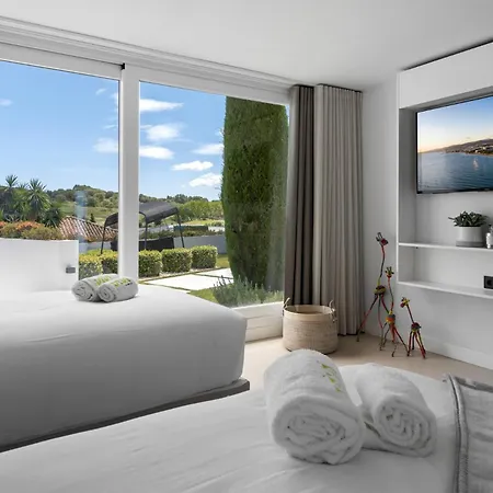 Vivi Homes -villa Carat Pool, Cinema, Golf & Terrace Estepona